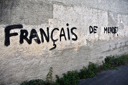 (EDITORS NOTE: Image contains profanity)
The wall of a private property on which one reads "Français de merde" meaning Shitty French. A graffiti reading "Français de merde" has appeared, referencing an incident involving Donia Lassoued, an EELV (Europe Ecology – The Greens) municipal councilor in Argenteuil, Val-d’Oise. Lassoued was arrested with her partner on September 25 in Paris after allegedly insulting police officers, reportedly using the term “shitty Frenchmen.” Described as "very aggressive" by police, Lassoued now faces a citizenship course as an alternative to prosecution, following the Paris prosecutor's confirmation of the charges. This incident has sparked public interest and stirred local political discussions.