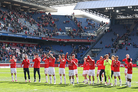 Players of Wisla Krakow seen during Betclic1 Polish League 2025/2026 football match between Wisla Krakow and Gornik Leczna at Municipal Stadium. Final score; Wisla Krakow 3 : 2 Gornik Leczna.
