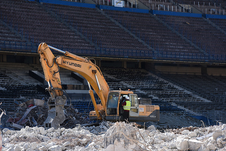 Workers clean up debris as demolition continues at the Vicente Calderon in Atletico de Madrid's old stadium.
Spanish football club Atletico Madrid made 182 million euros from sale of three plots of land of the old stadium area. These have been purchased by Azora, CBRE, Vivenio, Renta Corporación and APG. They will be used for the construction of about 400 homes and common areas.
