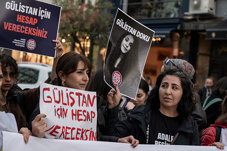 The protesters are carrying signs reading “You will be held accountable for Gulistan” and photos of Gulistan Doku. Women’s civil society groups gathered in Istanbul to protest the disappearance of Gulistan Doku, who has been missing for six years. The case of the university student, who went missing in Tunceli in 2020, has been reopened on suspicion of murder, with new evidence, witness statements, and digital analysis leading to expanded investigations. Proceedings have been initiated against several suspects, and the investigation remains ongoing.