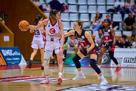 Mariona Ortiz of Casademont Zaragoza and Sandra Ygueravide of Spar Girona seen in action during match of the Spanish Women's Basketball League Liga Femenina Endesa semi-finals game 2 between Spar Girona and Casademont Zaragoza at Fontajau Pavilion. Final scores Spar Girona 86 : 53 VBW Gdynia