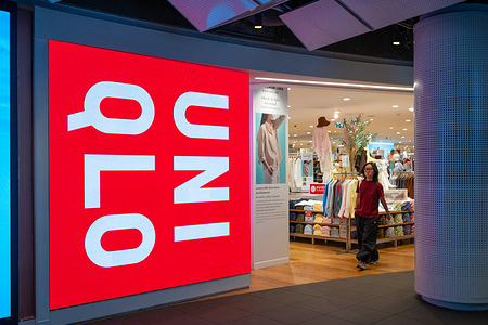The LED screen displaying UNIQLO logo next to its shop in the Central World shopping mall.