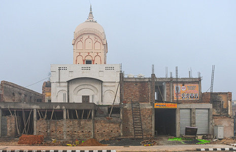 A view of a renovated old temple in Ayodhya. The Indian government has transformed the narrow streets and deteriorating roads of Ramnagari Ayodhya. Renovation efforts are underway, widening all roads and renovating buildings leading to the Ram Temple to ensure easier travel. Prime Minister Narendra Modi and Uttar Pradesh Chief Minister Yogi Adityanath will jointly inaugurate the Ram Temple on January 22. Around 8,000 dignitaries, including spiritual leaders, industrialists, prominent personalities, actors, and Padma Bhushan awardees, have received invitations to this grand event.