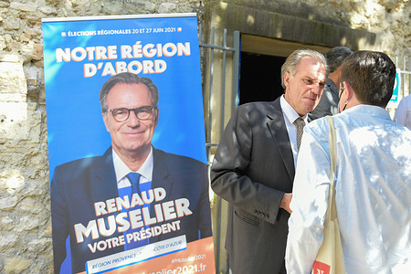 Renaud Muselier talks with a supporter during his campaign for the regional elections.Renaud Muselier is a member of the Les Republicans (LR) party and president of the SUD region. He is running for his own succession in the regional elections to be held on 20 and 27 June 2021. He is strongly threatened in this election by Thierry Mariani, representative of the far right party Rassemblement National (RN). Renaud Muselier made a deal with the governing party (LaRem) in this election, which displeased the leaders of the LR party.