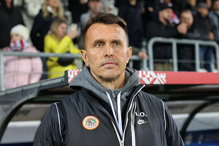 Coach Leszek Ojrzynski of Zaglebie Lubin seen during Polish League PKO BP Ekstraklasa 2025/2026 football match between Cracovia Krakow and Zaglebie Lubin at Cracovia Stadium. Final score; Cracovia Krakow 0:0 Zaglebie Lubin.
