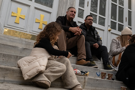 People eat in the garden of the Church of the Holy Trinity after the Kalanda walk. Zografyon Greek High School Principal Yani Demircioglu held a kalanda walk with his students on December 24, 2025, as part of Christmas celebrations. Demircioglu, who played Christmas songs on the accordion, was accompanied by his students and the Greek Orthodox community. The event ended in the garden of the Aya Triada Church in Taksim. Kalanda or Kalanta is the Greek name given to the tradition of singing hymns on Christmas Eve.
