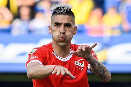 Leandro Fernandez of Independiente celebrates after scoring a goal during a match between Boca Juniors and Independiente as part of Liga Profesional 2022 at Estadio Alberto J. Armando.(Final Score; Boca Juniors 2:2 Independiente )