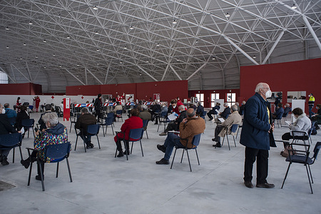 Elderly people sitting in the main waiting hall during the first day of vaccination.
At the new Covid-19 vaccination hub in the Trade Fair Centre (Ente Fiera) in Catanzaro Lido, nearly 500 people aged 70 and older, without particular pathologies, reserved places to receive the AstraZeneca vaccine. Members of the Italian Red Cross and Civil Protection help the local sanitary workers in both administrative and sanitary matters for implementing the vaccination programme.