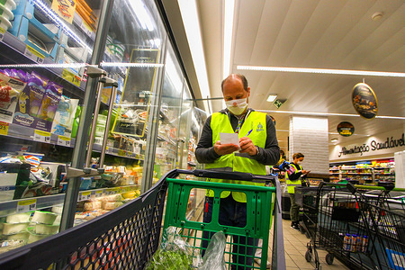 An Estrela Community Council staff purchasing groceries to be delivered to residents while wearing a face mask as preventive measure during the Coronavirus (COVID-19) lockdown crisis.The Estrela Community Council has been adopting measures to curb the spread of COVID-19 virus, including support and social assistance to the community. S.O.S Estrela is the line that was created to be closer to citizens who have suffered as a result of the pandemic in the Portuguese territory.