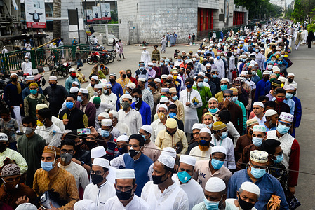 A group of Muslims queue with no social distance at the Baitul Mukarram National Mosque for Eid Al-Fitr prayers amid Coronavirus (COVID-19) crisis.
Eid Al-Fitr marks the end of the holy fasting month of Ramadan.