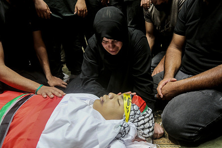 (EDITOR'S NOTE : Image depicts death) 
Palestinian mother of Iyad Shalakhti bids farewell and weeps during the funeral of her son who was killed during clashes with Israeli forces near Askar refugee camp, east of Nablus, in the West Bank.