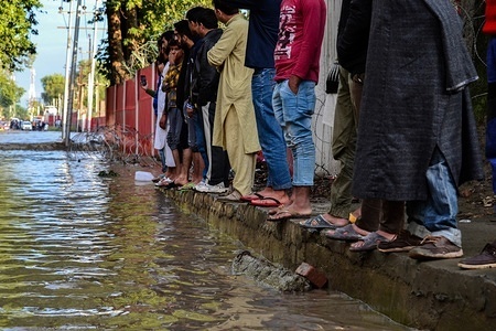 People look at the submerged streets after the torrential rain.
The flood threat continues to loom in Kashmir valley for the second consecutive day as the water level in river Jehlum is still flowing above the danger level.
