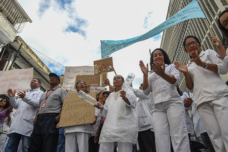 Doctors and hospital personnel are seen clapping their hands during the demonstration.
Doctors and hospital personnel protest demanding for the third week in a row, better wages and better working conditions outside Hospital Vargas.