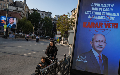 Presidential candidate, Republican People's Party (CHP) Chairman Kemal Kilicdaroglu's photo is displayed on an electronic billboard seen in Karakoy. Citizens will go to vote on May 28, 2023 for the Presidential 2nd round election, in which President of the Republic of Turkey Recep Tayyip Erdogan and the leader of the opposition Republican People's Party (CHP) Chairman Kemal Kilicdaroglu are candidates.