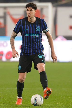 Alessandro Bastoni of FC Inter seen in action during the Italian Serie A soccer match between US Cremonese and FC Inter at Giovanni Zini Stadium. Final score; US Cremonese 0:2 FC Inter.
