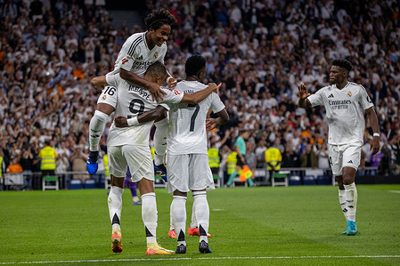 Endrick (16), MBappe (9) and Vinicius Jr. (7) celebrate a goal this Saturday during a La Liga match. Real Madrid defeated Espanyol de Barcelona 4-1 at the Santiago Bernabeu stadium in a new round of the Spanish first division league championship.