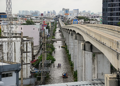 An aerial view of Lat Phrao Road, with the main road flooded and cars and people wading through the water in Bang Kapi District. On September 26, all 50 districts of Bangkok were declared disaster-affected areas. Three days later, floodwaters still remained in parts of the city. In heavily affected areas such as Bang Kapi District, residents remained in floodwater.