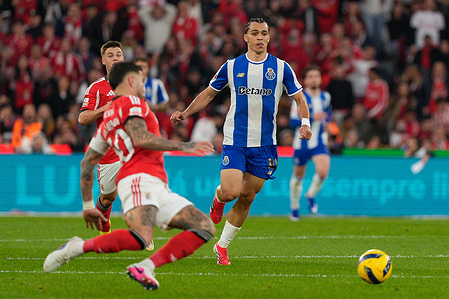 Samuel Dahl of SL Benfica (L), Nicolas Otamendi of SL Benfica (C) and Gabriel Veiga of FC Porto (R) in action during Liga Portugal Betclic football match between SL Benfica and FC Porto at Estadio da Luz.
Final score: SL Benfica 2:2 FC Porto