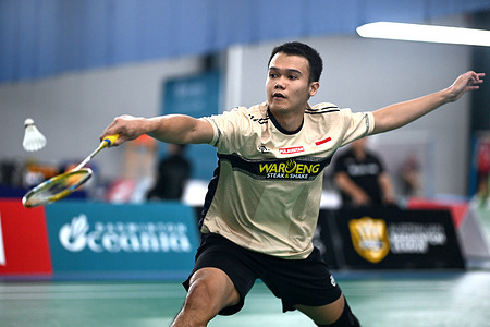 Christian Adinata of Indonesia seen in action during the Men's single quarter finals match against Wang Po-Wei of Chinese Taipei during the ROKETTO Sydney International held at ROKETTO Badminton Centre. Final score: Adinata 2:1 ( 15-9, 12-15, 15-7) Wang.