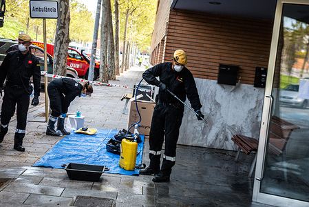 Military officers wearing face masks as a preventive measure, spraying the entrance during the disinfection.
The military (UME) disinfect the "Residencia de Gent Gran" a nursing home where at least 5 people died of the Covid-19. Spain Health Ministry has so far recorded a total of 146,690 infections, 14,673 death and 48,021 recovered since the beginning of the corona virus outbreak.