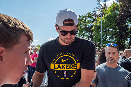 Luka Doncic signs an autograph for a fan during the Los Angeles Lakers' visit.