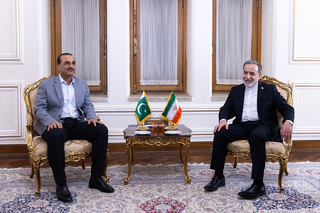 Pakistan’s Chief of Defence Forces, Asim Munir (L) meets Abbas Araghchi (R), Iranian Foreign Minister, in Tehran A high-level meeting in Tehran focused on mediation efforts aimed at advancing a peace agreement and preventing further regional military escalation. Pakistan’s military chief acted as a key intermediary between Washington and Tehran, facilitating discussions on a proposed memorandum of understanding involving the lifting of the U.S. maritime blockade, the release of frozen Iranian assets, and the establishment of a ceasefire framework.