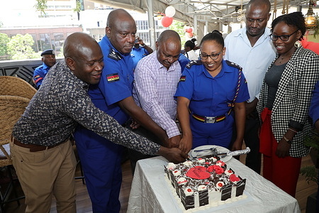 (From L-R) Cafe Deli restaurant CEO Obado Obadoh, Robert Kimilu, sub county commander Central Police Station, Robert Murithi DCIO Central Police Station, Doris Kimei Deputy OCPD Central Police Station cut a cake during the Valentine's Day at Cafe Deli as a token of appreciation to the police.