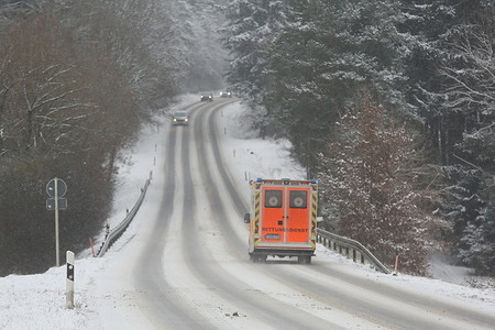 Heavy snowfall in the Munich area is making travelling by road very difficult today Vehicles make their way through difficult conditions in Bavaria this morning. Roads are slippery and drivers are being advised to drive carefully.