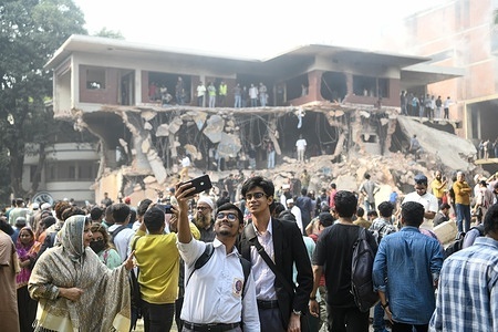 Crowds gather to observe the aftermath of the demolition of Mujib's residence at Dhanmondi 32. Hundreds of Bangladeshi protesters smashed down buildings connected to ousted former leader Sheikh Hasina hours after students used excavators to demolish Mujib's residence at Dhanmondi 32.