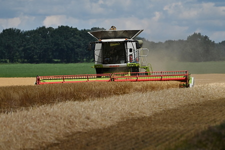 Combine harvester seen working at a wheat field. Amid the continuation of Russia's full-scale war against Ukraine and constant attacks on oil and fuel stations, Ukrainian farmers have begun harvesting the 2026 harvest.