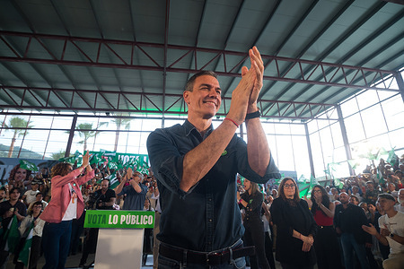 Spanish Prime Minister and Socialist Party leader Pedro Sanchez is seen applauding as he takes part in a rally ahead Andalusian elections on 17 May. The start of the election campaign for the Andalusian elections on 17 May saw the participation of Spanish Prime Minister Pedro Sánchez, the candidate for President of the Andalusian Regional Government, María Jesús Montero, and former Spanish Prime Minister Jose Luis Rodríguez Zapatero. According to the polls, the Spanish People’s Party could secure an absolute majority in the Andalusian elections.