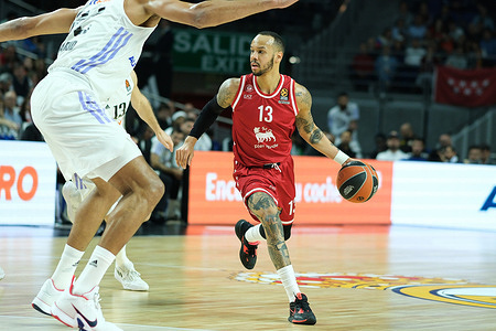 Shabazz Napier of EA7 Emporio Armani Milan seen in action during the Turkish Airlines EuroLeague match between Real Madrid and EA7 Emporio Armani Milan at Wizink Center of Madrid.
(Real Madrid win 91-87)