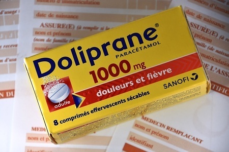 In this photo illustration a Paracetamol box.
To avoid penalizing patients with coronavirus, the Medicines Agency "Agence du medicament" in French has announced that the sale of paracetamol will be restricted in pharmacies and suspended on the internet. Pharmacists will be able to dispense, without a prescription, only 1 box of paracetamol per patient with no symptoms, or 2 boxes in case of pain or fever symptoms.