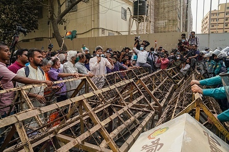 Police block citizens' rally during a protest march towards Prime Minister's Office.
A citizens' rally was held in front of the press club demanding 'trial of all death including Mushtaq Ahmed in state custody and repeal of Digital Security Act (DSA) that criminalize free speech, limiting the freedom of expression. The march from the Press Club towards the Prime Minister's Office ended in front of the Hotel Intercontinental in the face of police obstruction in Dhaka.