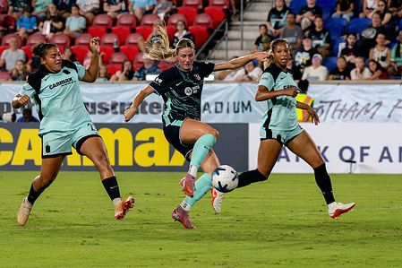 Haley Hopkins (13) of the Kansas City Current and Jess Carter (27) of Gotham FC seen in action during the NWSL regular season match between Gotham FC and Kansas City Current at Sports Illustrated Stadium. Final score; Gotham FC 2:1 Kansas City Current.