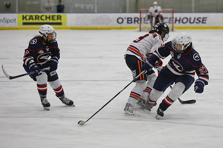 Rylie Ellis (No.27) of Melbourne Ice seen in action during the 2025 Australian Women’s Ice Hockey League semi-final match between Melbourne Ice and Perth Inferno at O’Brien Icehouse. Final score; Melbourne Ice 3 : 1 Perth Inferno.