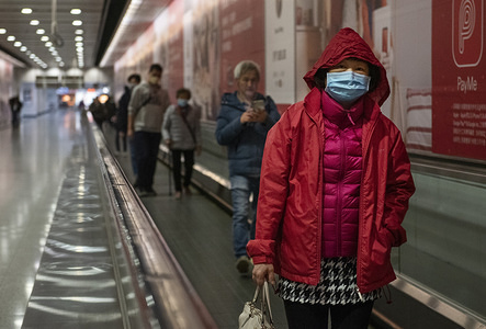 HONG KONG, CHINA - FEBRUARY 4, 2020:
Commuters wearing face masks seen in MTR subway station in Hong Kong.
Hong Kong on February 4 became the second place outside mainland China to report the death of a coronavirus patient as officials said they feared local transmissions were increasing in the densely populated city.
