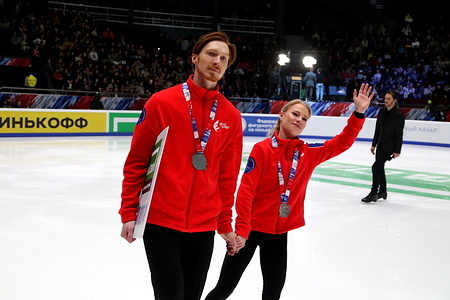 Evgenia Tarasova and Vladimir Morozov, from figure skating, at the awarding ceremony of the Russian Team Jumping Championship in 2022, in St. Petersburg, at the Yubileyny sports complex.