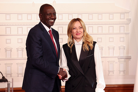 Giorgia Meloni and William Ruto shake hands at the end of the press conference with joint statements illustrating the agreements reached. Prime Minister Giorgia Meloni met with Kenyan Prime Minister William Ruto at Palazzo Chigi to discuss key bilateral dossiers, prospects for cooperation between the two countries, and the Matteotti Plan for Africa.