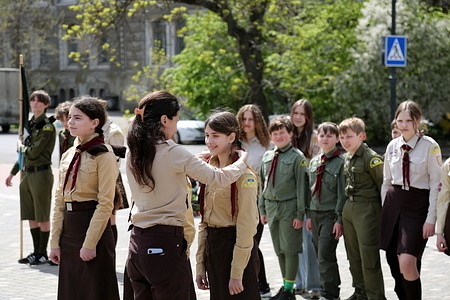 A member of the National Scout Organization of Ukraine, Plast, inducts young female members into its ranks at the Taras Shevchenko Central Park of Culture and Recreation. The National Scout Organization of Ukraine Plast, held a membership ceremony near the Taras Shevchenko monument in the park of the same name. Plast - the National Scout Organization of Ukraine - is a Ukrainian scouting movement that emerged following the English, German and other national youth movements in 1911 on part of the territory of present-day Ukraine, which was at that time part of Austria-Hungary.