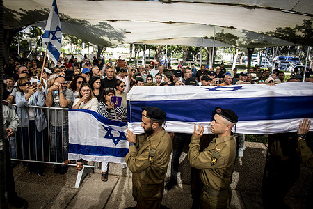 Israeli soldiers carry the the remains of Sgt. First Class Zvi Feldman during his funeral at the military cemetery. Hundreds gathered at the Holon military cemetery to pay their respects to Sgt. First Class Zvi Feldman whose body was repatriated more than four decades after he went missing during the 1982 Israel Lebanon war. His remains were located in the heart of Syria during a special operation by the IDF in coordination with the Mossad intelligence agency.