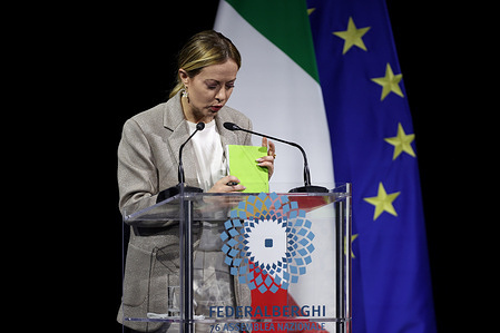 Giorgia Meloni delivers a speech, analyzing the challenges facing tourism from a future perspective during this time of international crisis, addressed an audience of Italian hotel and tourism entrepreneurs. At the 76th National Assembly of Federalberghi in Rome’s EUR district, Prime Minister Giorgia Meloni joined industry leaders to discuss the future of Italian tourism, innovation, and growth. A moment of dialogue and vision for one of Italy’s key sectors.