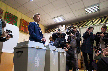 Peter Magyar seen casting his vote infront of the assembled media. On the morning of 12th April, the day Hungarians go to the polls in the country’s governmental elections, opposition leader Peter Magyar casts his vote in a school near his home. Afterwards, he speaks to the assembled international media before leaving. After 16 years of rule by the Fidesz party, Magyar’s TISZA is ahead in the polls and looks set to change the government from Eurosceptic to one with closer ties to Brussels.