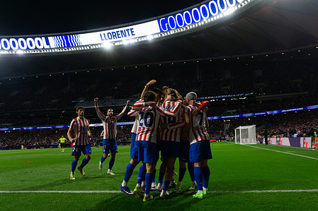 Atlético de Madrid players celebrate a goal during the UEFA Champions League match between Atlético de Madrid and Tottenham Hotspur at the Metropolitano Stadium. Final score: Atlético de Madrid 5 - 2 Tottenham Hotspur