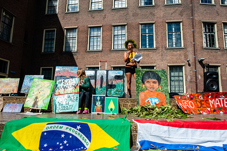 Sandra Batista, Brazilian artist and activist speaks during the protest.
Brazilians living in The Netherlands organised a demonstration in solidarity with rain forest protectors and against the president of Brazil, Jair Bolsonaro. Around fifty people gathered at The Hague to show their support.