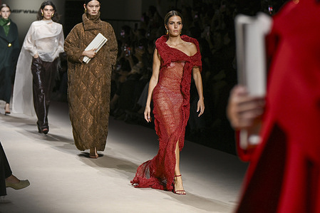 A model walks the runway wearing a design by Simorra during the Mercedes-Benz Fashion Week de Madrid in IFEMA.