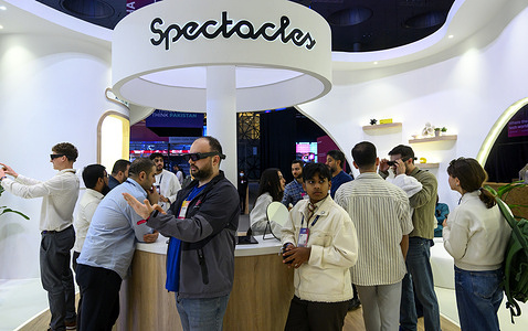 Attendees try on Snap Spectacles at the Pavilion on the opening day of Web Summit Qatar 2026 at the Doha Exhibition and Convention Center in Doha, Qatar. The technology conference runs from 1 to 4 February and is hosting more than 30,000 attendees, including founders, investors, policymakers, media, and technologists from over 120 countries.