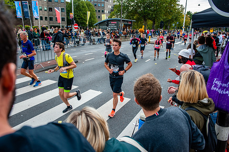 Spectators cheer the runners during the last kilometers. 
Last year, the marathon was canceled due to the coronavirus, but with 31,000 registrations for the 2021 edition, the event proves to have great resilience. This year the start times of all running distances have been brought forward, in an attempt to spread the runners as much as possible over the course. The TCS Amsterdam Marathon is known as one of the world's largest and fastest marathons. The 30-year-old Ethiopian Tamirat Tola won in a time of 2 hours, 3 minutes and 39 seconds beating the course record. The women's course record was also broken by Kenyan Angela Tanui ran in a time of 2:17:57.
