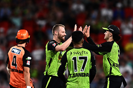 Nathan McAndrew of Sydney Thunder celebrates with his teammates after dismissing Mahli Beardman of Perth Scorchers and winning the Big Bash League match between Sydney Thunder and Perth Scorchers at ENGIE Stadium. Final Score Sydney Thunder: 158/7 (20 overs), Perth Scorchers: 97/10 (17.2 overs).