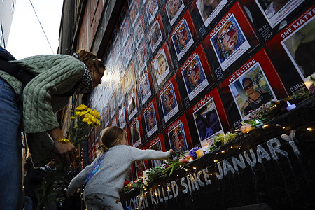 A girl lays down a flower during the Mother’s Day Eve memorial vigil at the She Matters Mural in Melbourne. A memorial vigil takes place on the eve of Mother’s Day at the She Matters Mural in Hosier Lane, Melbourne. The event features speeches, the reading of names of women and children who lose their lives to violence in 2024, and the laying of flowers and lighting of electric candles by attendees. Held in tribute to those unable to celebrate with their families, the vigil serves as a poignant reminder of the ongoing impact of gender-based violence in Australia.